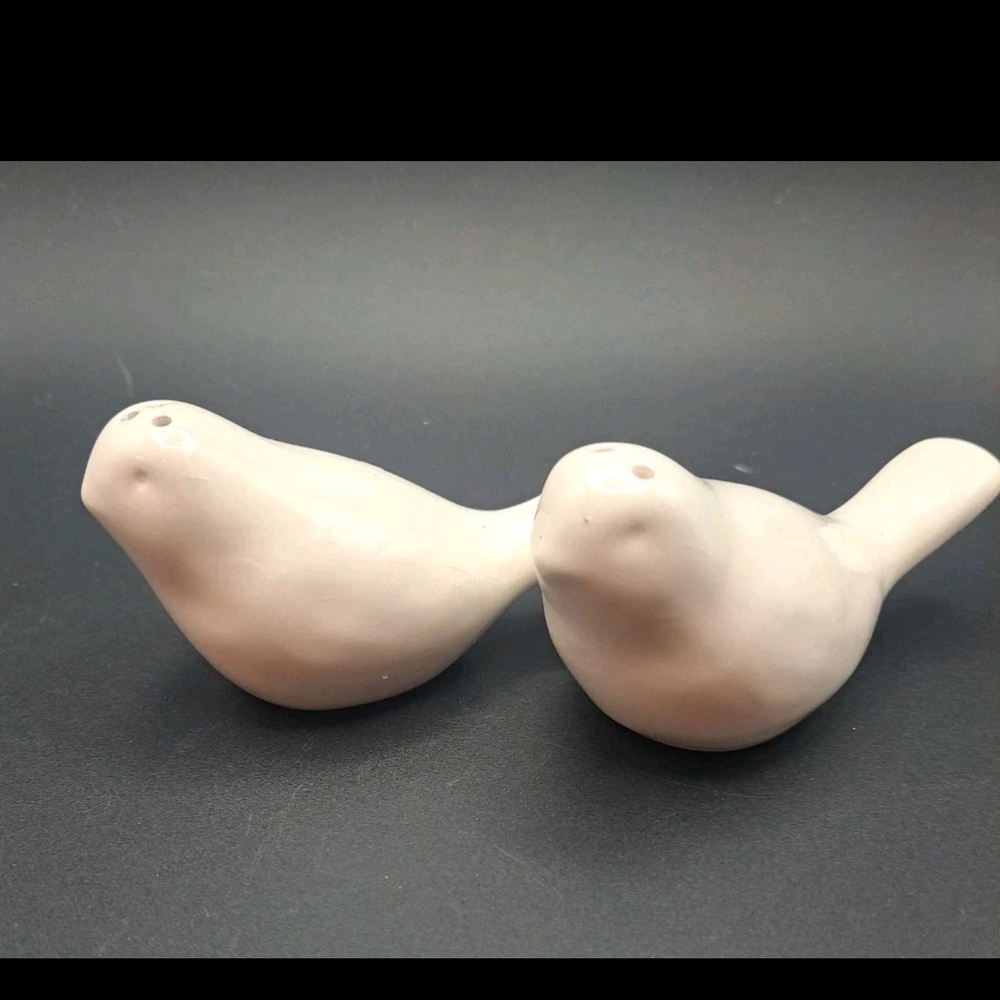 Lovebirds Dove Salt And Pepper Shakers EUC